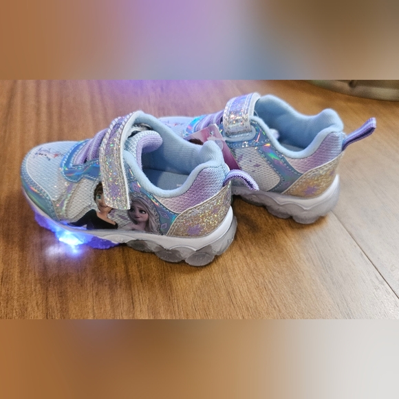Frozen Disney light-up shoes Size 6 NWT - Picture 3 of 4